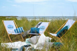 On the beach - Am Pier - floating holiday home, rooftop terrace with 360° views, Finnish sauna (Olpenitz)