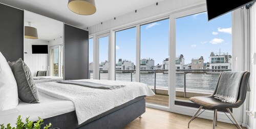 Am Pier - floating holiday home, rooftop terrace with 360° views, Finnish sauna