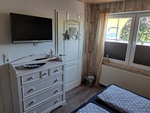 1 bedroom, travel cot, free WiFi, bed sheets