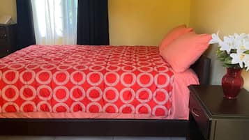 1 habitación, tabla de planchar con plancha, wifi gratis y ropa de cama