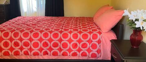 1 غرفة نوم ومكواة/لوح كي وواي فاي مجانًا وملاءات أسرّة