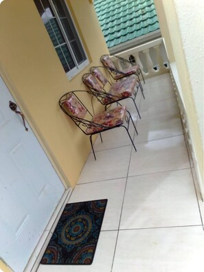 Terrace/patio - Charming 1-bedroom apartment with WiFi and AC in beautiful Port Antonio (Port Antonio)
