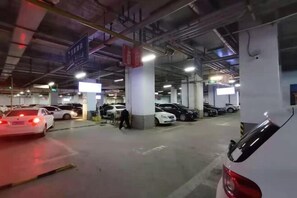 Free self parking - HanTing Hotel (Linshu) (Linshu)