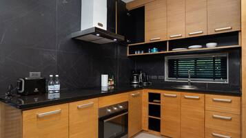 Design Villa, 1 Bedroom, Garden View | Private kitchen | Electric kettle, toaster