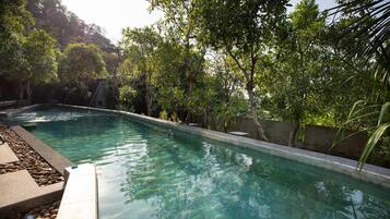 Kolam renang outdoor