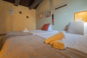 Room - Villa, 3bd/2ba, 4 min walk to station, 2 min tram to Namba/Shinsaibashi, direct airport , max 8ppl (Osaka)