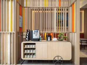 Lobby sitting area - Holiday Inn Express Zhengzhou Nongye Road by IHG (Zhengzhou)