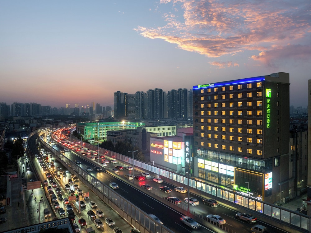 Holiday Inn Express Zhengzhou Nongye Road, an IHG Hotel photo 2