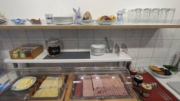 Daily continental breakfast (EUR 14 per person)