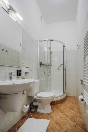 Firemannsrom – standard, ikke-røyk | Bad | Toalettartikler (inkludert), hårføner, tøfler og håndklær