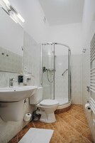 Standard Quadruple Room, Non Smoking | Bathroom | Free toiletries, hair dryer, slippers, towels