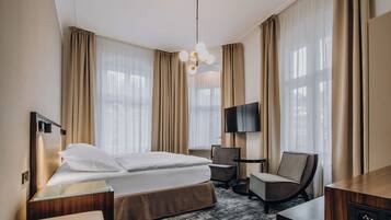 ห้องซูพีเรียดับเบิล, วิวแม่น้ำ | เตียง Select Comfort, ตู้นิรภัยในห้องพัก, พื้นที่ทำงานแบบใช้แล็ปท็อป