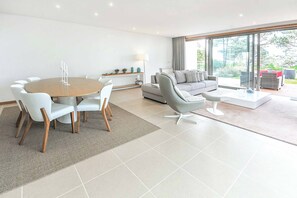 Villa (5 Bedrooms) | Interior