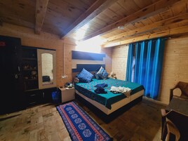 Deluxe Double Room, Mountain View | Premium bedding, Select Comfort beds, desk, laptop workspace