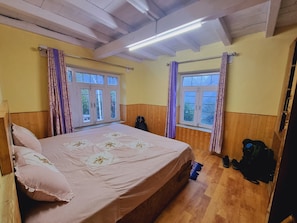 Deluxe Double Room, Mountain View | Premium bedding, Select Comfort beds, desk, laptop workspace - Himalayaa Retreat (Lahul)
