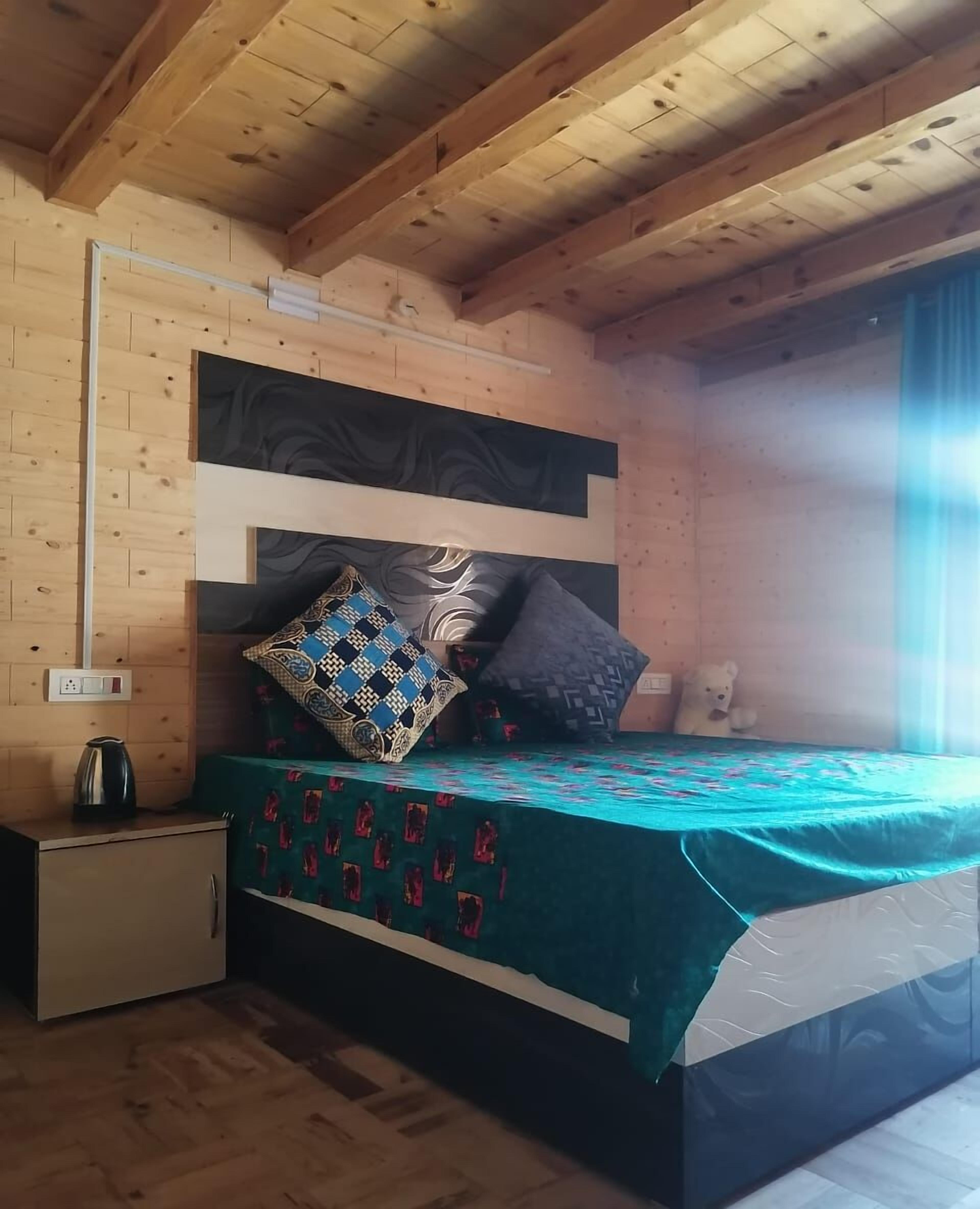 디럭스 더블룸, 산 전망 | 고급 침구, 셀렉트 컴포트 침대, 책상, 노트북 작업 공간