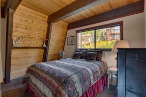 4 slaapkamers, een strijkplank/strijkijzer, gratis wifi, beddengoed