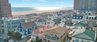 4BR 2BA Luxe Beach Estate II