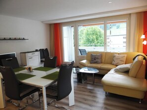 Fernseher, Tischfußball