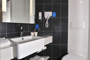 Bathroom - HanTing Hotel (Qingdao Zhanqiao Railway Station East Square) (Qingdao)
