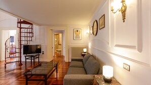 Apartment - Via Tommaso Caravita 6 (Naples)