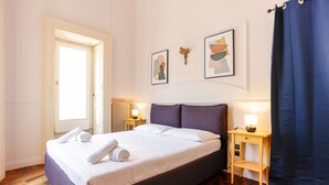 Apartment - Via Tommaso Caravita 6 (Naples)