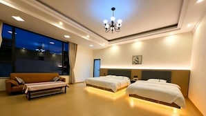 A modern hotel room with two beds, a sofa, a bench, and a large window. - Chenfan Lake View Inn (Dali City)