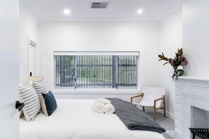 4 bedrooms, desk, iron/ironing board, travel crib