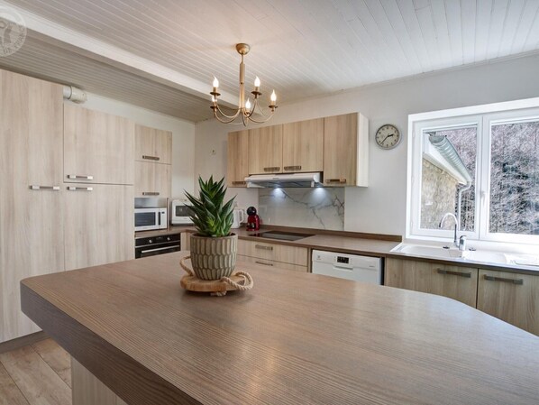 Fridge, microwave, dishwasher