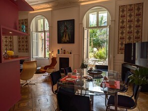 Dining - Apartment with terrace, garden and WIFI in the historic heart of Angoulême (Angoulême)