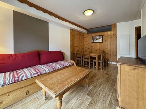 TV - 6-person apartment in Les Orres 1800 with pool and sauna (Les Orres)