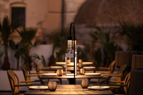 Restaurante. Dome Hotel