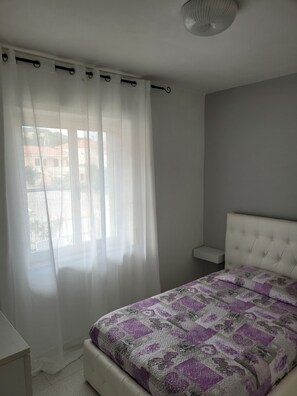 1 soverom, strykejern/-brett og sengetøy