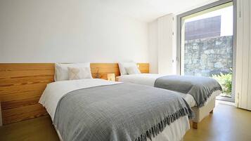 2 bedrooms, iron/ironing board, bed sheets