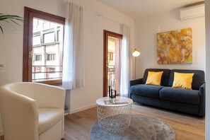 Apartment, Mezzanine | Living area