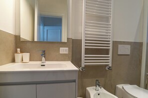 Apartment, Erdgeschoss | Badezimmer