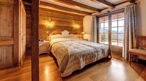 5 bedrooms, iron/ironing board, free WiFi, bed sheets