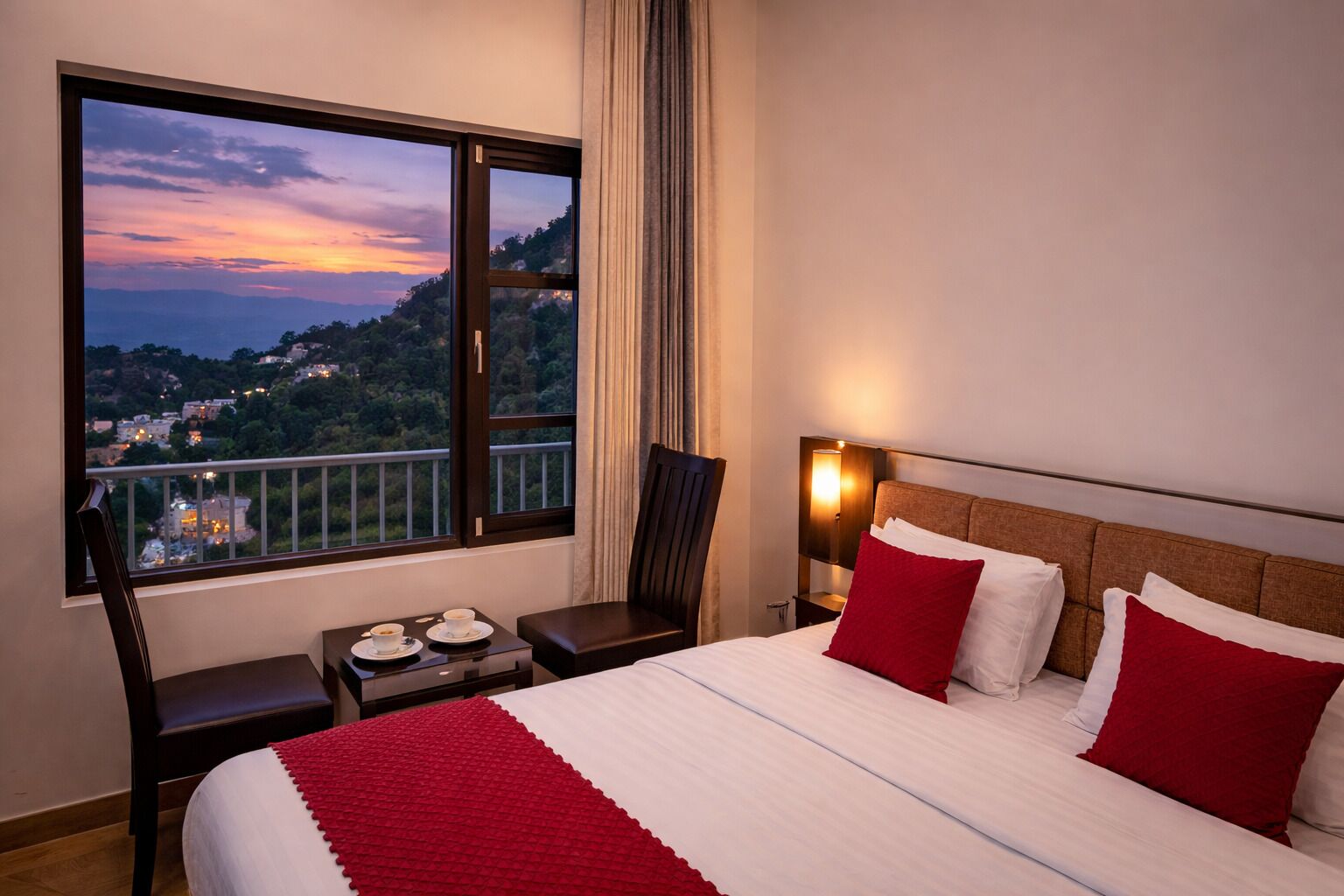 Superior Double Room, Balcony, Valley View | Living area