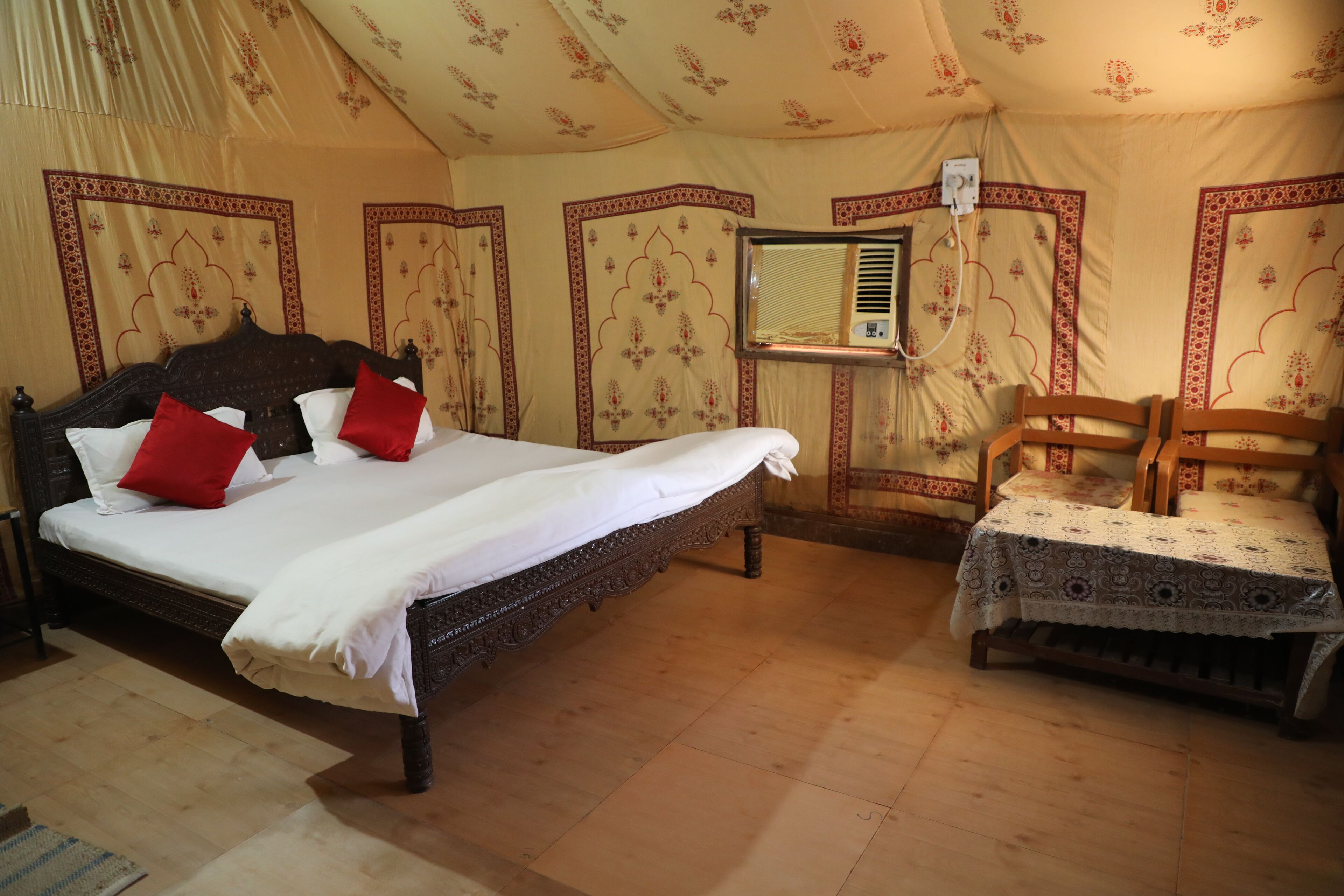 华丽帐篷房, 1 张大床 | 1 多间卧室、高档床上用品、床单