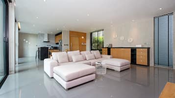 Villa – design, 2 soverom, balkong, fjellutsikt | Oppholdsområde