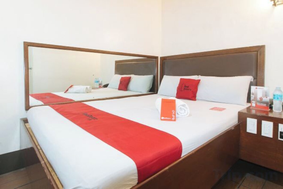 RedDoorz Standard Room