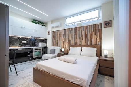 1 bedroom, WiFi, bed sheets. Cozy Studio at Vyronas for 2 pers by MPS