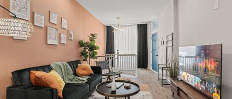 Televisión, chimenea, videojuegos y libros