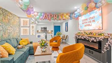 Fernseher, Kamin, Videospiele, Bücher