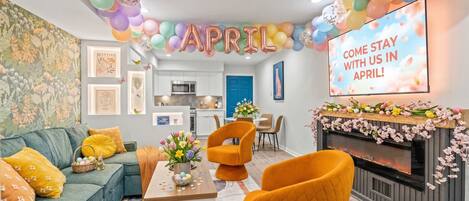 Téléviseur, foyer, jeux vidéo, livres