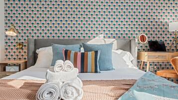 1 室のベッドルーム、デスク、アイロン / アイロン台、旅行用ベビーベッド