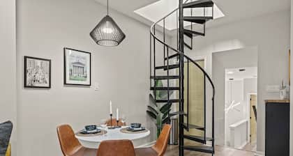 Old City History | Roof Deck | Minutes to Stadiums