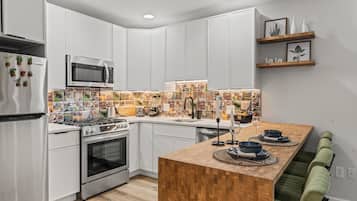 KylskÄp, mikrovÄgsugn, ugn och spishÀll