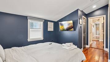 2 slaapkamers, een kluis op de kamer, een bureau