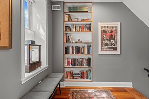 Interior - Clean Cozy Comfort - Short Drive to Stadiums (Philadelphia)